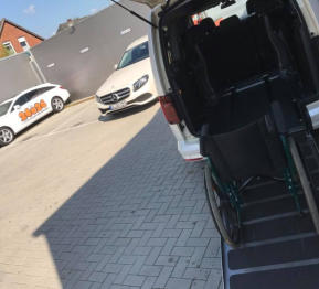 Ihr Taxi in Oldenburg für Rollstuhlbeförderung sitzend